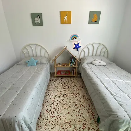 Villa Con Piscina, Soleada, Tranquila Y Centrica