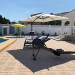Con Piscina, Soleada, Tranquila Y Centrica * カルプ