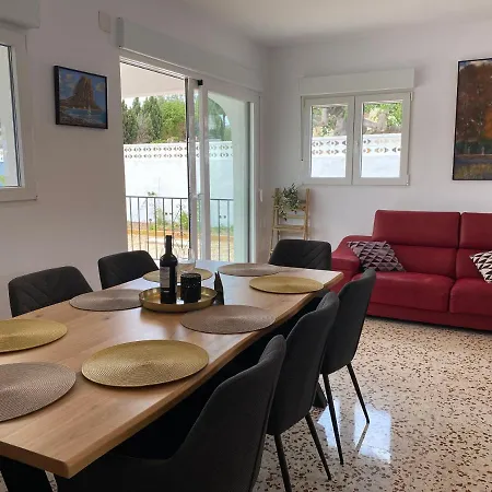 Con Piscina, Soleada, Tranquila Y Centrica Villa Calp