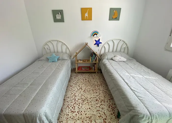 Villa Con Piscina, Soleada, Tranquila Y Centrica